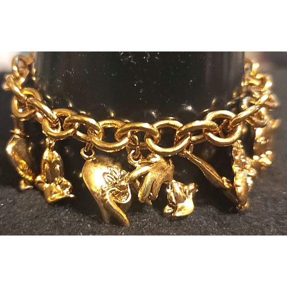 Warner Bros WB 92" Logo Charm Bracelet Gold Tone Cartoon Characters Toggle Clasp - Picture 3 of 7